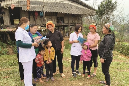 Đề xuất nâng mức hỗ trợ hàng tháng với nhân viên y tế thôn, tổ dân phố, cô đỡ thôn bản