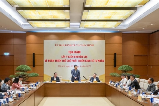 Phó Chủ tịch Quốc hội Vũ Hồng Thanh dự Tọa đàm về hoàn thiện thể chế phát triển kinh tế tư nhân