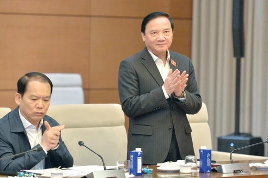 Phó Chủ tịch Quốc hội Nguyễn Khắc Định dự sinh hoạt chuyên đề của Đảng bộ Ủy ban Pháp luật và Tư pháp