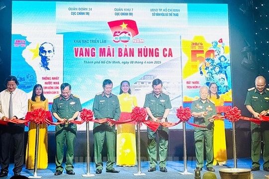 Khai mạc triển lãm 50 năm vang mãi bản hùng ca 