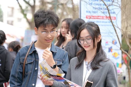 Vì sao Trường Đại học Thương mại điều chỉnh phương thức tuyển sinh, đưa môn Lịch sử, Địa lý vào xét tuyển?