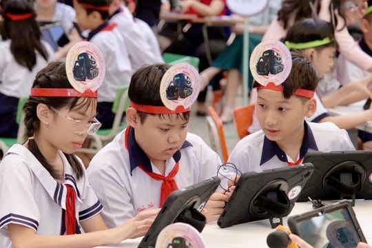 Ra mắt AI Assistant - Robot ISAAC: Trợ giảng thông minh của các lớp học