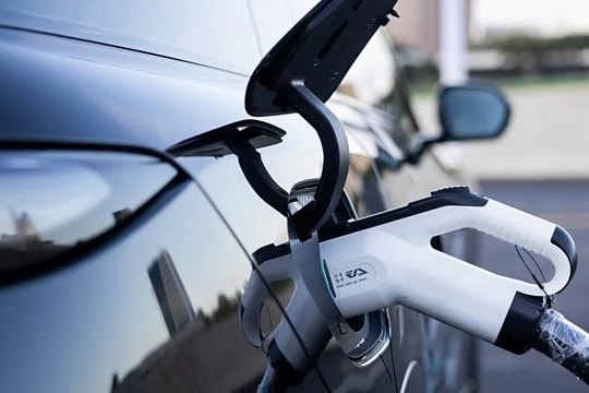 Anh nới lỏng các quy định về xe điện 