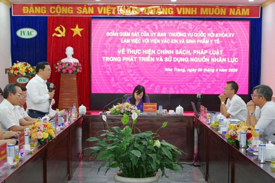 Đoàn giám sát của Ủy ban Thường vụ Quốc hội làm việc với Viện Vắc xin và Sinh phẩm Y tế