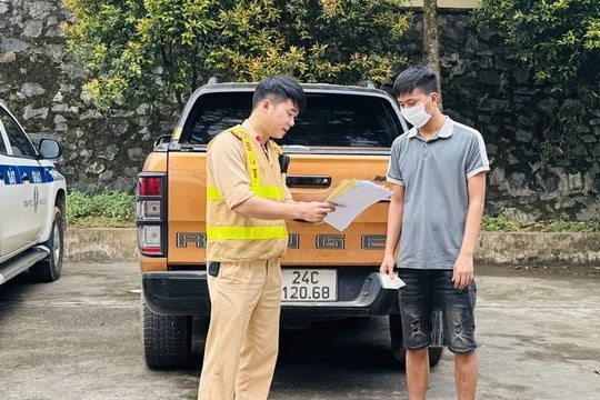 Xử phạt chủ phương tiện chở người trên thùng xe trái quy định