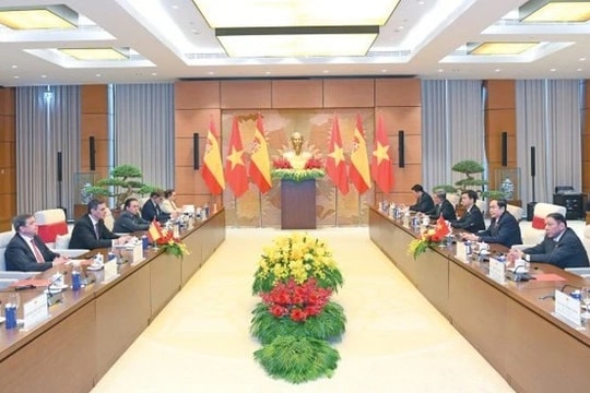 Chủ tịch Quốc hội Trần Thanh Mẫn hội kiến Thủ tướng Tây Ban Nha