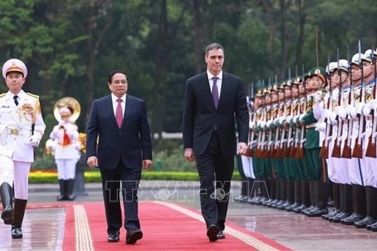 Thủ tướng Phạm Minh Chính chủ trì Lễ đón Thủ tướng Tây Ban Nha thăm chính thức Việt Nam