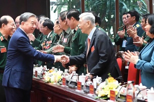 Tổng Bí thư Tô Lâm dự Gặp mặt đại biểu cựu chiến binh, cựu thanh niên xung phong, dân quân tự vệ tham gia cuộc kháng chiến chống Mỹ cứu nước