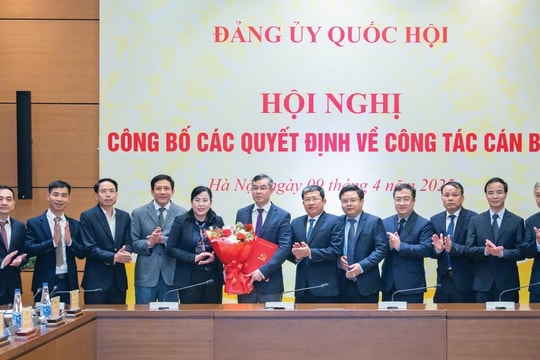 Ban Thường vụ Đảng ủy Quốc hội công bố các Quyết định về công tác nhân sự