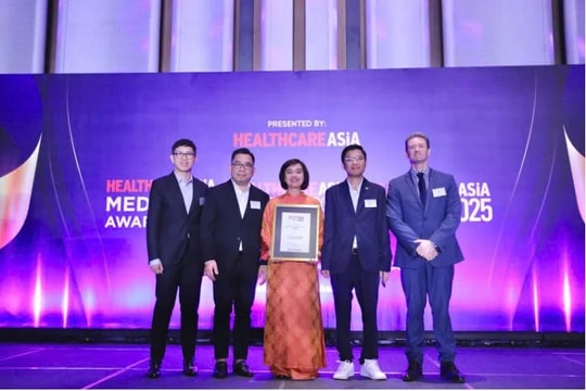 FPT Long Châu thắng giải đổi mới sáng tạo của năm tại Healthcare Asia Pharma Awards 2025