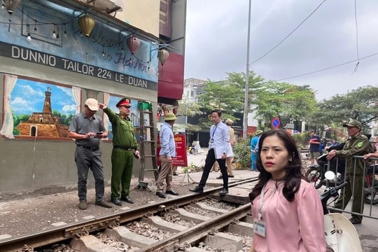 Phường Khâm Thiên xử lý nghiêm các vi phạm hành lang an toàn đường sắt