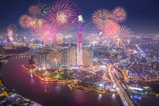 TP. Hồ Chí Minh bắn pháo hoa tại 30 điểm mừng đại lễ 30.4