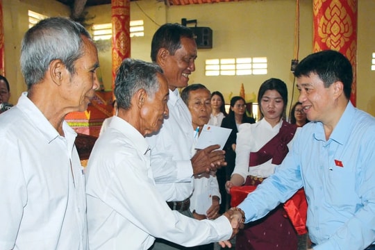 Chủ tịch Hội đồng Dân tộc Y Thanh Hà Niê Kđăm thăm, chúc Tết đồng bào Khmer tại Hậu Giang