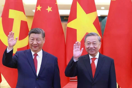 Top Party leaders of Vietnam, China hold talks in Hanoi