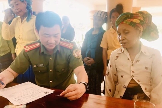 Không ngại vất vả để phục vụ người dân