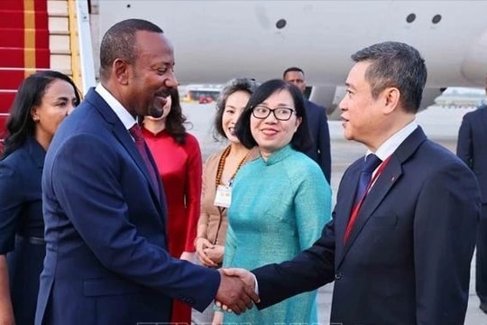 Thủ tướng Ethiopia Abiy Ahmed Ali và Phu nhân đến Hà Nội, bắt đầu thăm chính thức Việt Nam