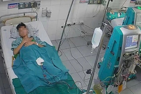 Căn bệnh viêm tủy ngang hiếm gặp khiến cậu bé 14 tuổi suýt liệt 2 chân
