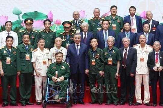 Tổng Bí thư Tô Lâm gặp mặt cán bộ lão thành cách mạng, người có công, gia đình chính sách tiêu biểu khu vực miền Bắc