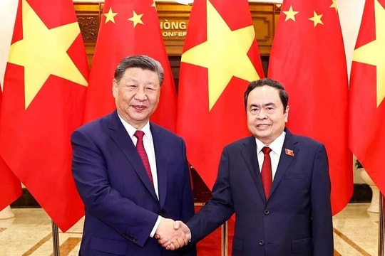 NA Chairman meets with China's top leader in Hanoi
