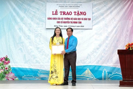 Bộ trưởng Bộ GD-ĐT tặng Bằng khen cho nữ giáo viên vượt khó, giàu lòng nhân ái 