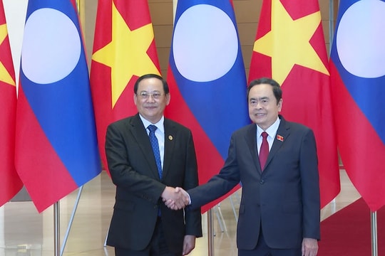 Chủ tịch Quốc hội Trần Thanh Mẫn hội kiến Thủ tướng Cộng hòa Dân chủ Nhân dân Lào