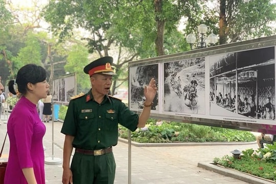 Chuỗi hoạt động văn hóa kỷ niệm 50 năm giải phóng miền Nam tại phố cổ Hà Nội