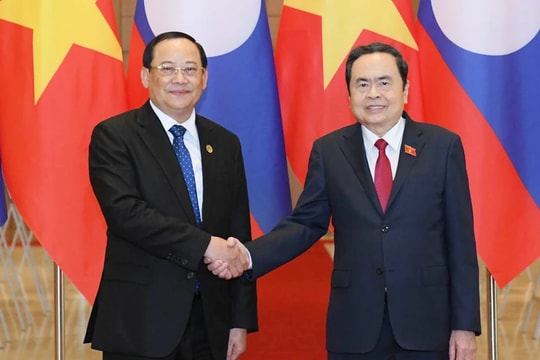 Chủ tịch Quốc hội Trần Thanh Mẫn hội kiến Thủ tướng Cộng hòa Dân chủ Nhân dân Lào 