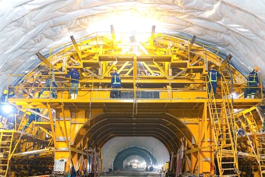 Chạy đua với thời gian trên công trường cao tốc Quảng Ngãi - Hoài Nhơn