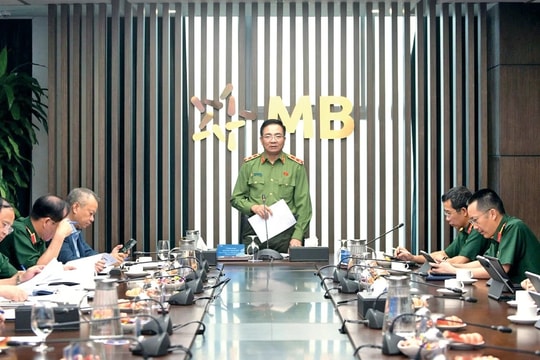 Đoàn khảo sát của Ủy ban Quốc phòng, An ninh và Đối ngoại làm việc với Ngân hàng TMCP Quân đội