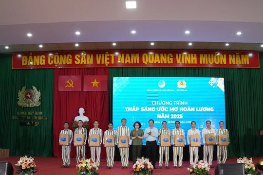 Thắp sáng ước mơ hoàn lương cho 300 phạm nhân tại Trại giam Cây Cầy