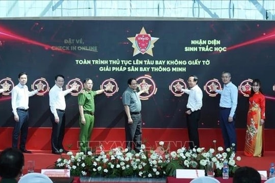 Thủ tướng Phạm Minh Chính dự Lễ công bố triển khai thí điểm nhận diện sinh trắc học tại Cảng hàng không Tân Sơn Nhất