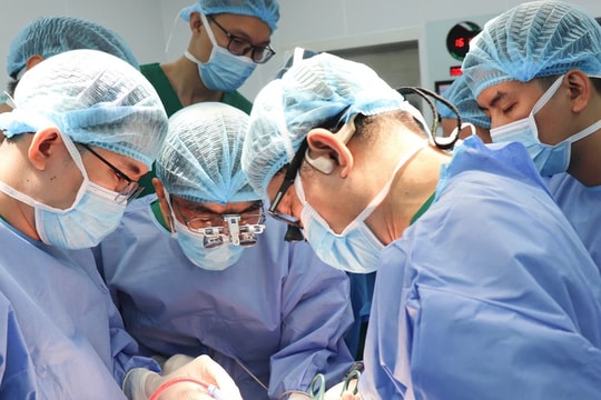 Bệnh nhi 21 tháng tuổi được ghép gan từ người hiến chết não dần hồi phục 