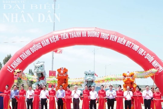 Khánh thành 2 dự án đường kết nối kinh tế biển ở Bình Thuận