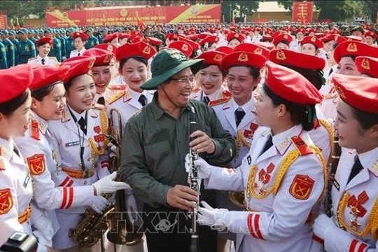 Thủ tướng Phạm Minh Chính động viên các lực lượng tham gia diễu binh, diễu hành