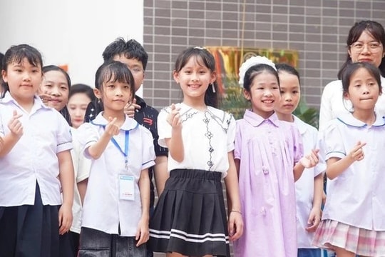 Trao giải Nhất cho 5 học sinh xuất sắc tại cuộc thi Chữ đẹp Việt lần 2