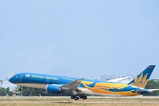 Chuyến bay khai trương nhà ga T3 Tân Sơn Nhất chính thức cất cánh