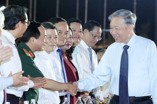 Tổng Bí thư Tô Lâm dự Chương trình nghệ thuật "Đất nước trọn niềm vui"