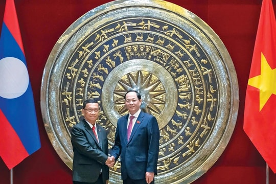 Phó Chủ tịch Quốc hội, Thượng tướng Trần Quang Phương hội đàm với Phó Chủ tịch Quốc hội Lào Suvon Luongbunmi