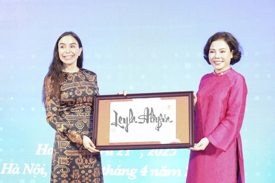 Đoàn đại biểu Cộng hoà Azerbaijan thăm Trường Cao đẳng Thương mại và Du lịch Hà Nội