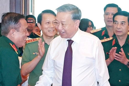 Tổng Bí thư Tô Lâm gặp mặt tướng lĩnh, anh hùng lực lượng vũ trang nhân dân tham gia Chiến dịch Hồ Chí Minh