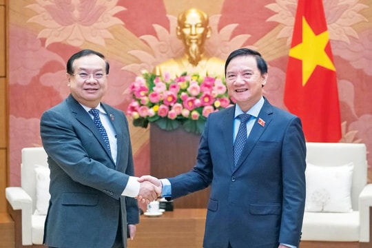 Phó Chủ tịch Quốc hội Nguyễn Khắc Định tiếp Đoàn đại biểu Quốc hội Lào