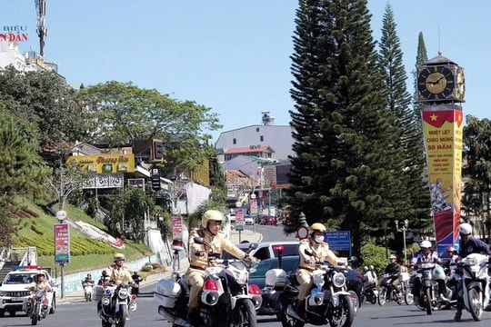 Lâm Đồng: Ra quân cao điểm đảm bảo trật tự, an toàn giao thông dịp lễ 30.4 - 1.5
