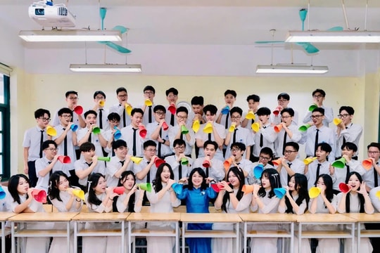 Hà Nội: Một lớp học đa số học sinh đều đạt chứng chỉ IELTS từ 7.0 và SAT từ 1400 trở lên