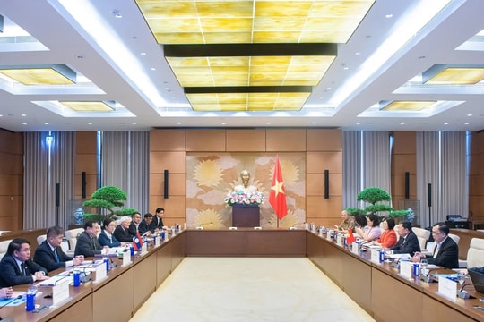 Phó Bí thư Đảng ủy Quốc hội Vũ Hải Hà chủ trì làm việc về biên soạn cuốn sách “50 năm quan hệ giữa Quốc hội Việt Nam và Quốc hội Lào