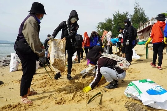 Phú Yên: Đồng bộ giải pháp giảm rác thải nhựa, chú trọng bảo vệ môi trường biển