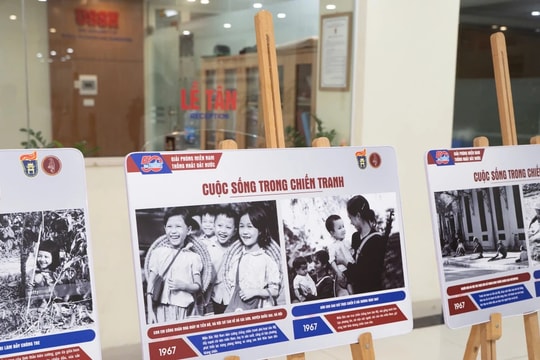 Triển lãm ảnh và giới thiệu sách về cuộc chiến vĩ đại của dân tộc "Giải phóng miền Nam, thống nhất Đất nước"