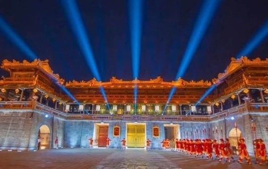 Miễn phí tham quan Đại nội Huế về đêm