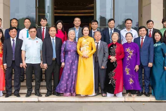 Phó Chủ tịch Quốc hội Nguyễn Thị Thanh gặp mặt Đoàn ĐBQH các khóa tỉnh Vĩnh Phúc