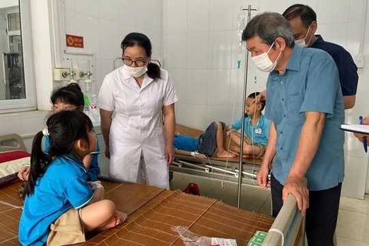 Cao Bằng: 27 học sinh của một trường tiểu học nhập viện chưa rõ nguyên nhân