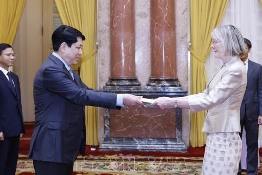 Chủ tịch nước Lương Cường tiếp Đại sứ các nước trình Quốc thư